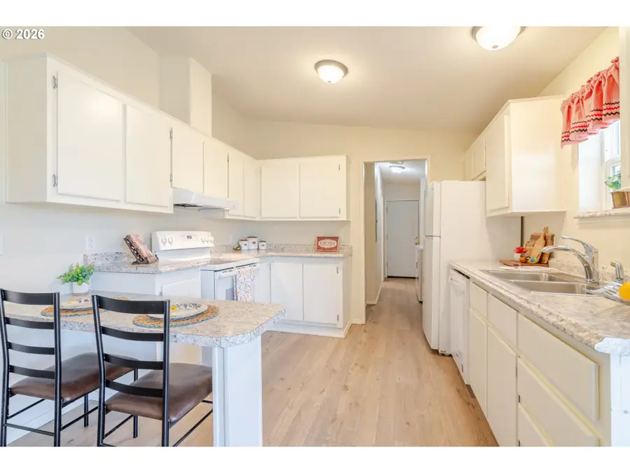 1340 40th Ave, Sweet Home, OR 97386 - #3