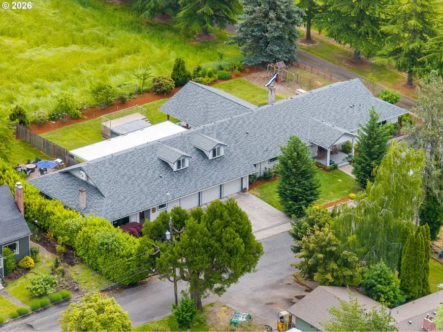 1060 S Park St, Carlton, OR 97111 - #3