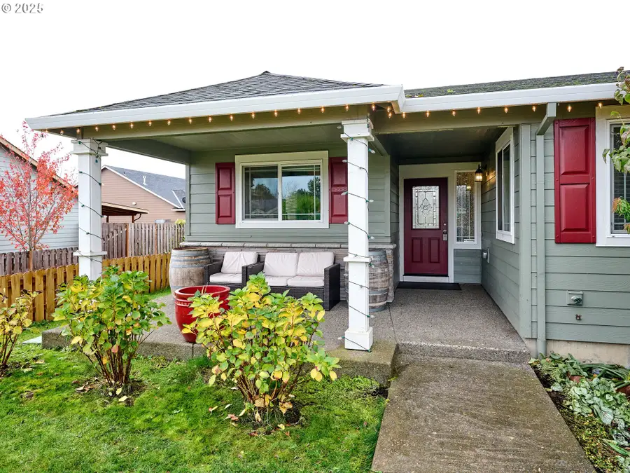 2922 Oxford St, Woodburn, OR 97071 - Image #2