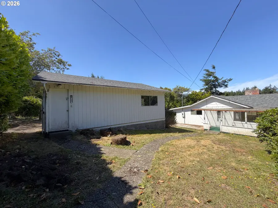 781 N 8th St, Coos Bay, OR 97420 - #2
