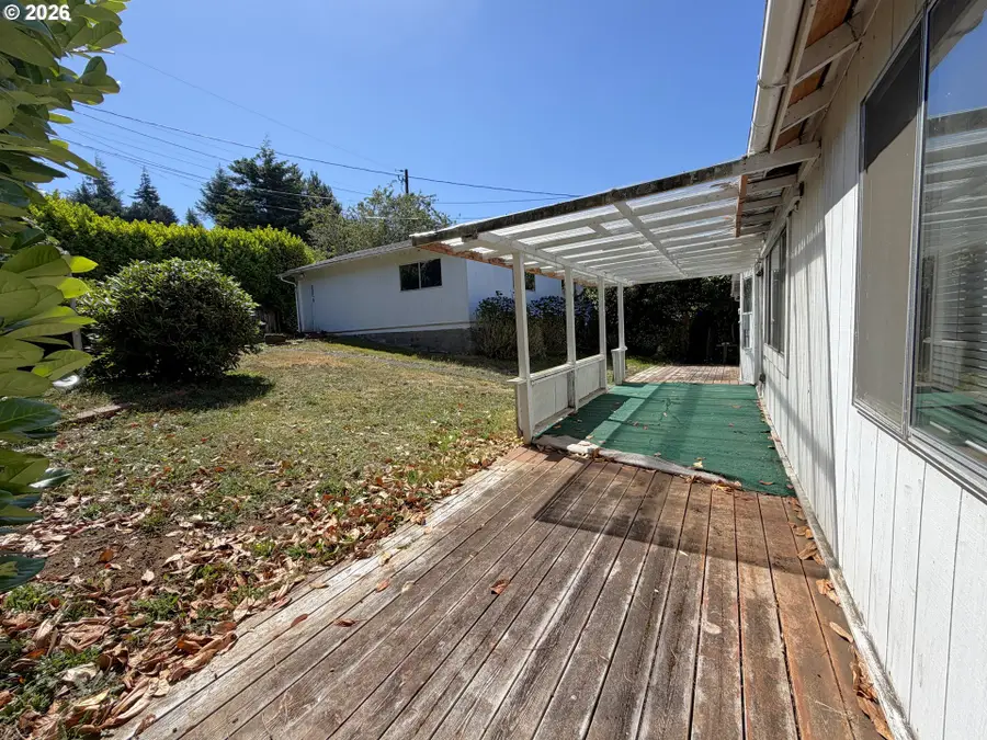 781 N 8th St, Coos Bay, OR 97420 - #3