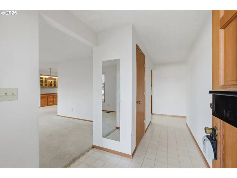 1350 Dogwood Dr, Woodburn, OR 97071 - Image #3