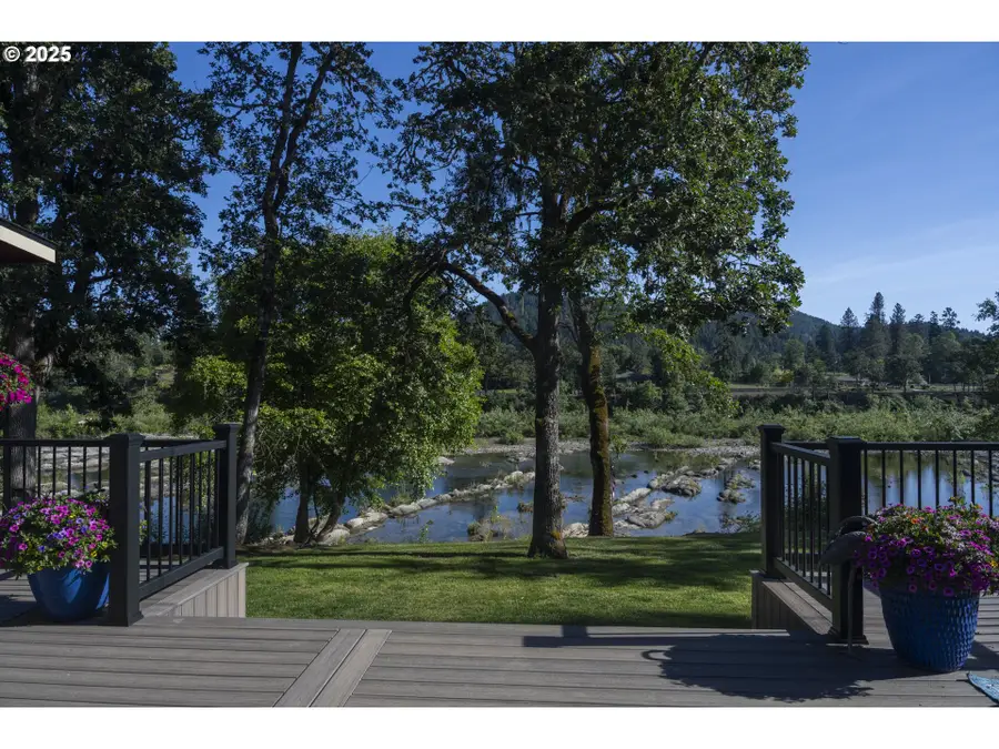 418 Rivershore Dr, Roseburg, OR 97470 - #3