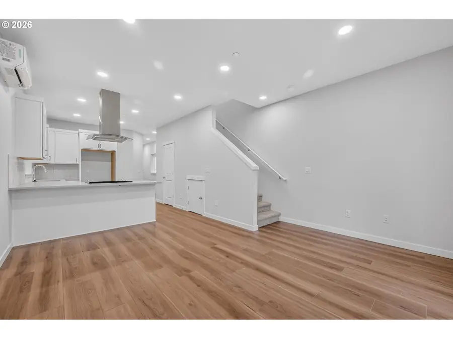 9253 E Burnside St, Portland, OR 97216 - #2