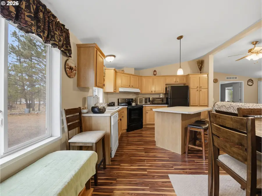 271 S Fairway Rd #B, Pine Hollow, OR 97063 - #2