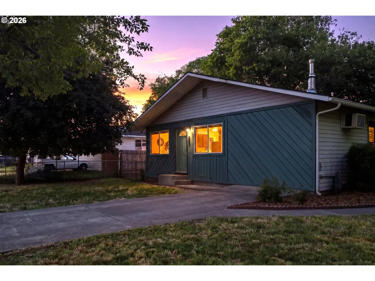 513 W Collins St, Goldendale, WA 98620 - #1