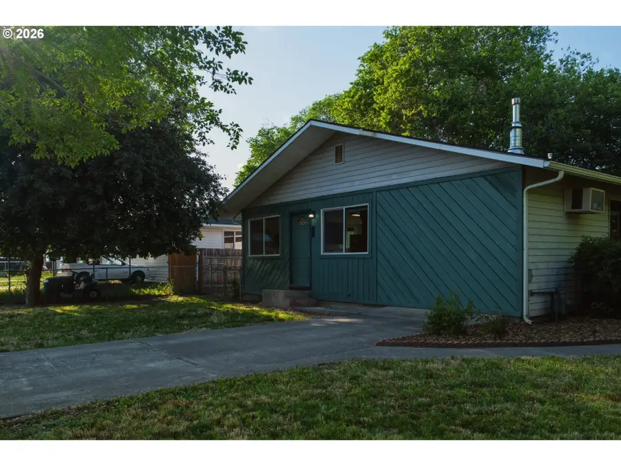 513 W Collins St, Goldendale, WA 98620 - #2
