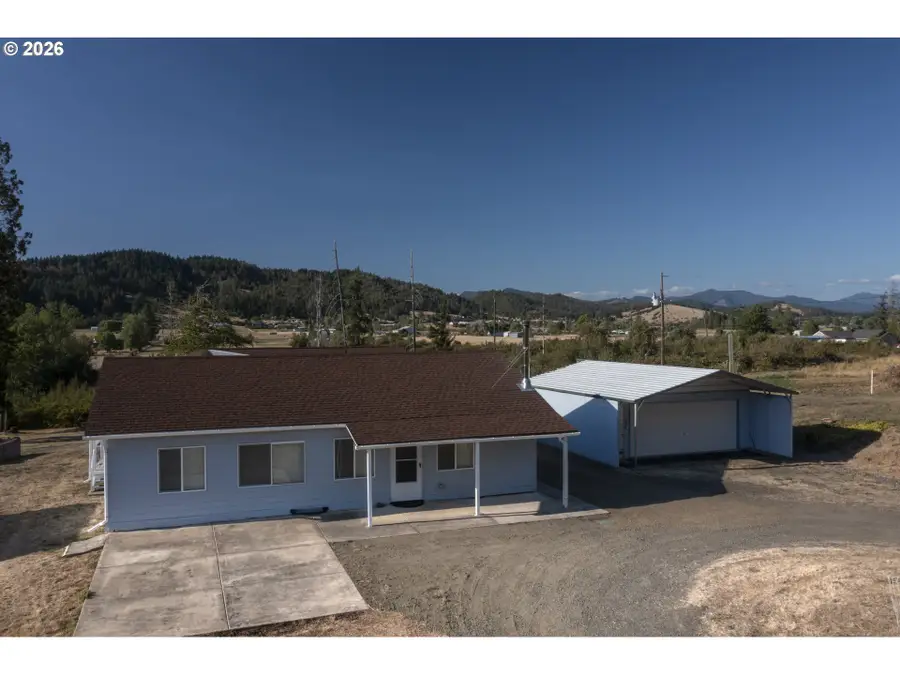 582 Valley View Rd, Sutherlin, OR 97479 - #2