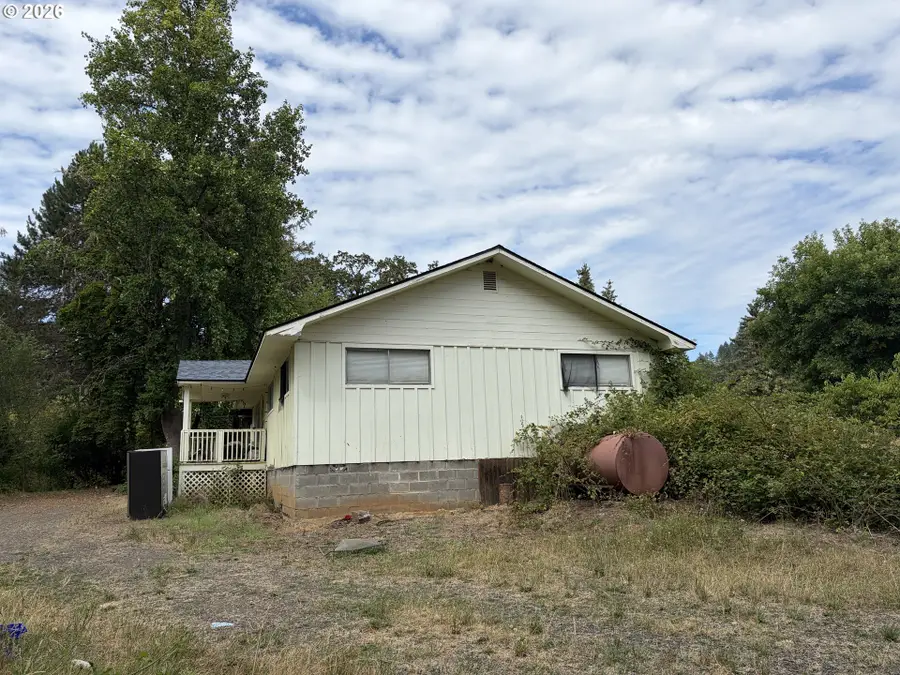 9006 Scotts Valley Rd, Yoncalla, OR 97499 - #2