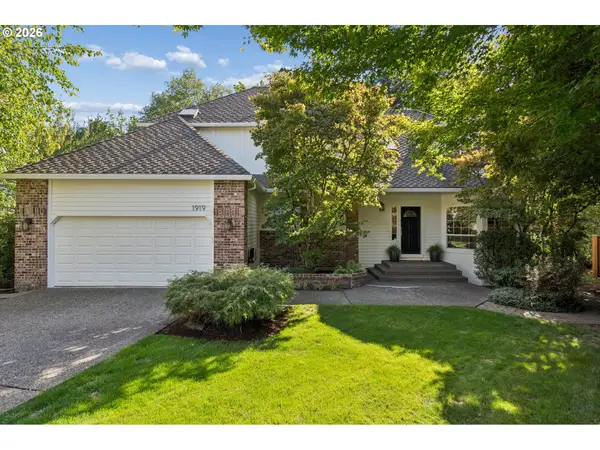 1919 NW Runnymeade Ct, Portland, OR 97229