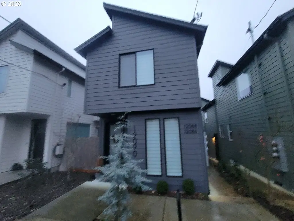 12088 SE Pine St, Portland, OR 97216 - Image #1