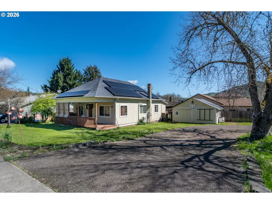 597 SE Ramp St, Roseburg, OR 97470 - #3