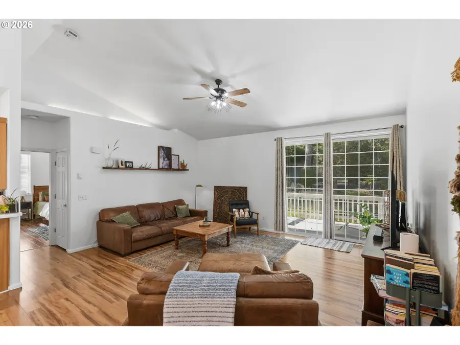 1120 Lakeshore Dr, Coos Bay, OR 97420 - #3