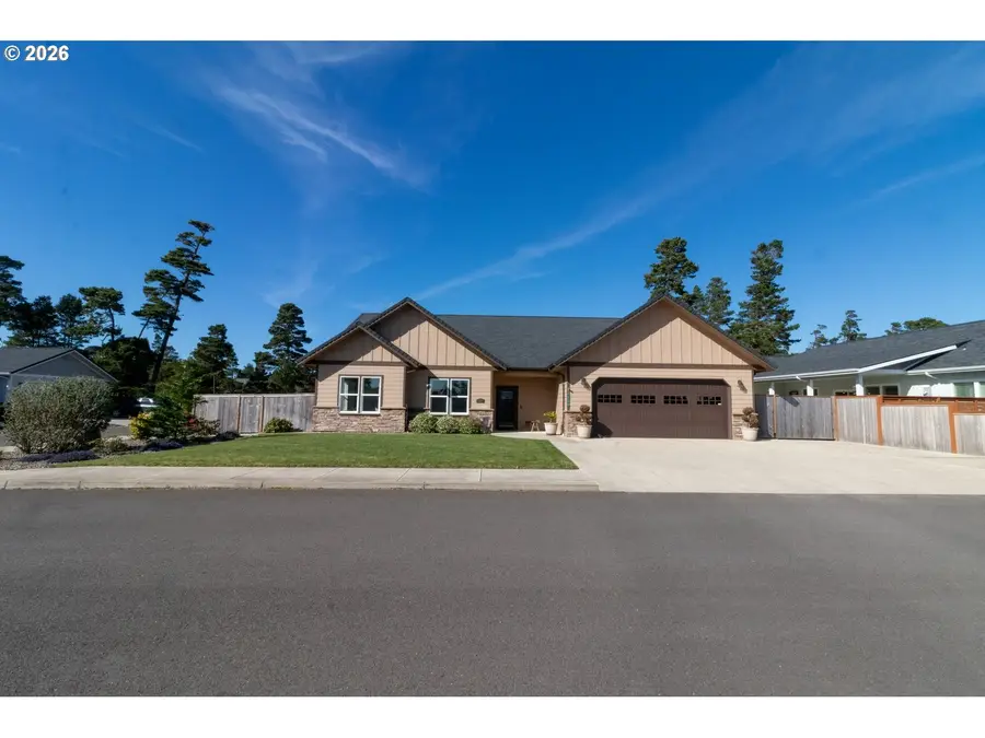 4260 Caddington Ln, Florence, OR 97439 - #2