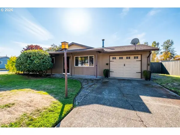 712 E 7th St, Molalla, OR 97038