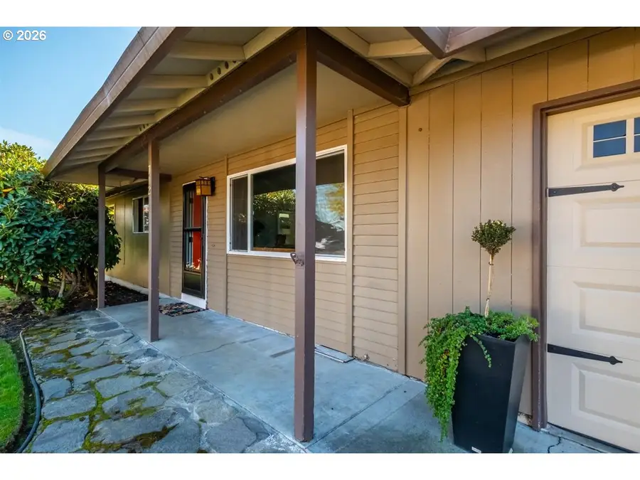 712 E 7th St, Molalla, OR 97038 - #2