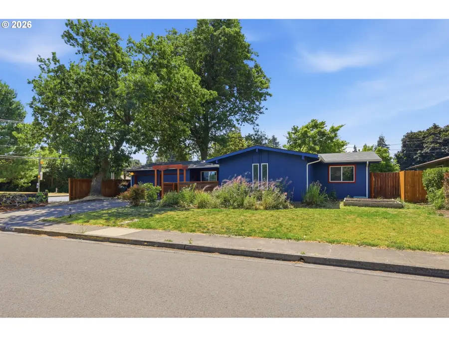 2070 Terresa Ave, Eugene, OR 97408 - #2