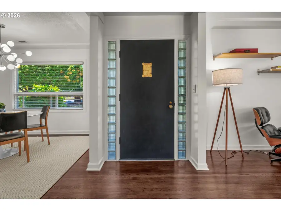 8460 SW Fairway Dr, Portland, OR 97225 - #3