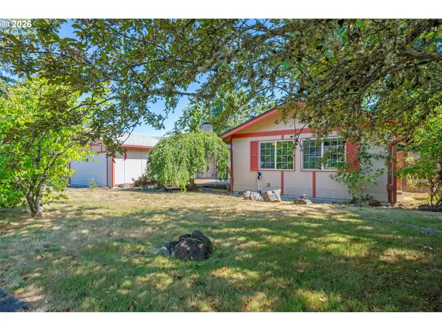2215 Princeton Dr, Eugene, OR 97405 - #2