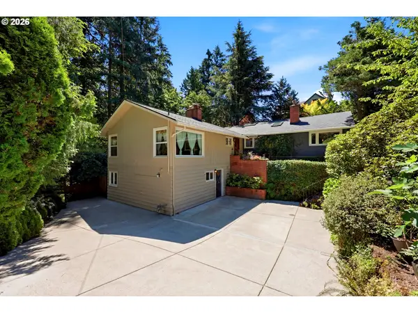 2210 SW Broadway Dr, Portland, OR 97201