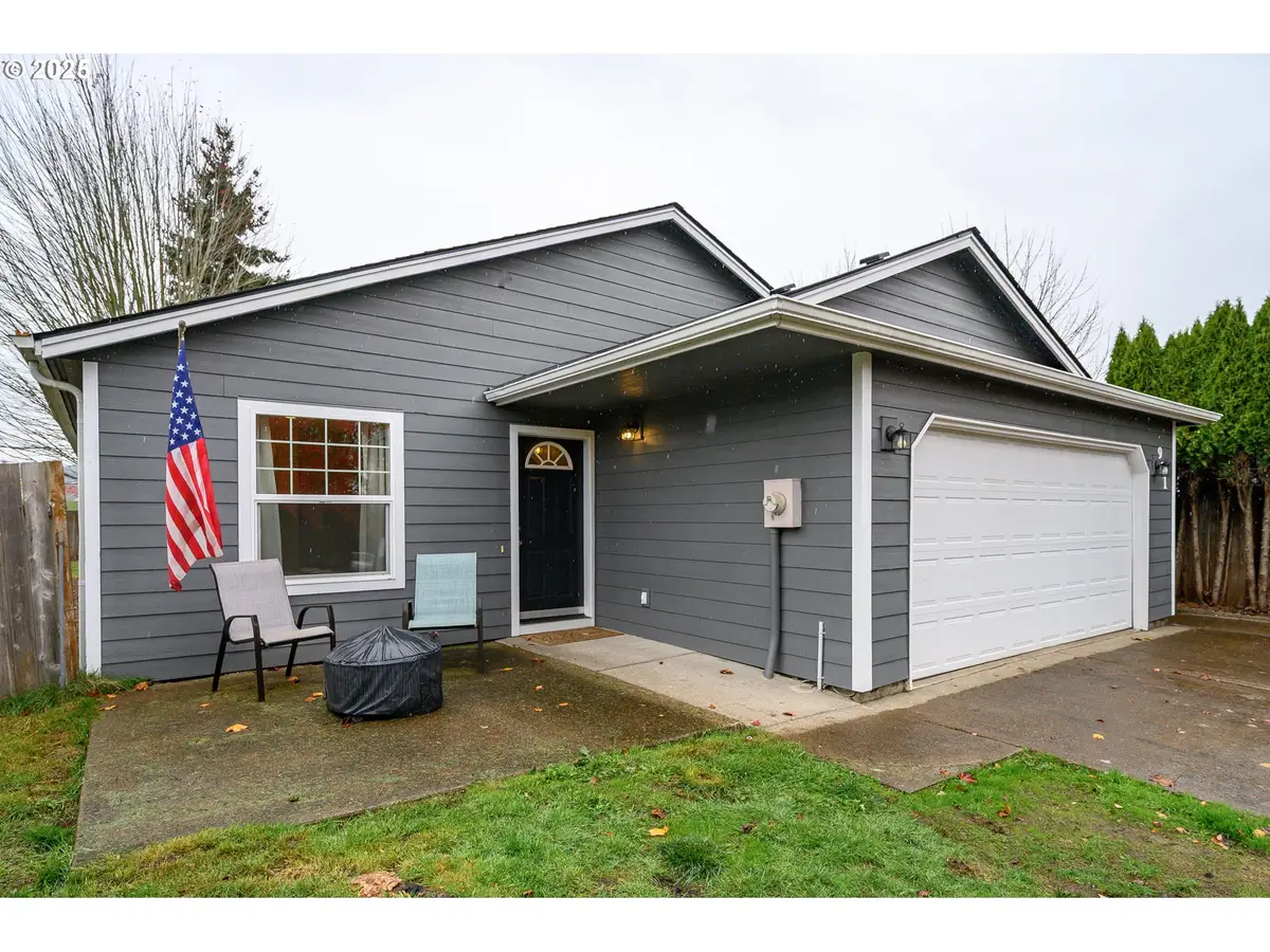 921 SW Myrtle Ct, McMinnville, OR 97128 - Image #1