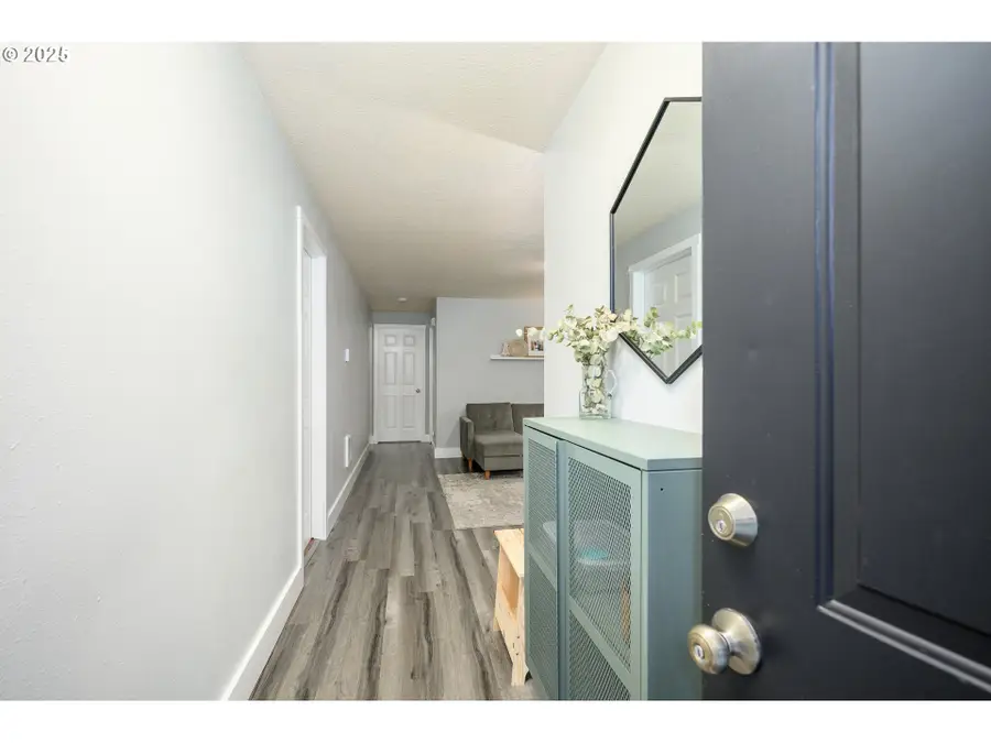 921 SW Myrtle Ct, McMinnville, OR 97128 - Image #2