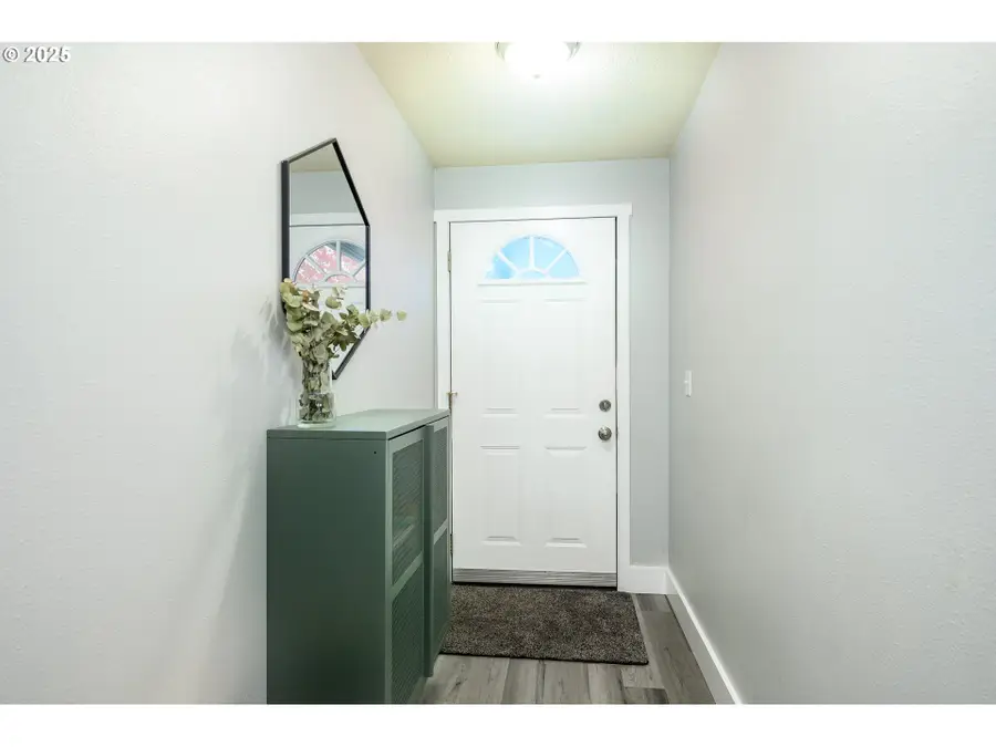 921 SW Myrtle Ct, McMinnville, OR 97128 - Image #3