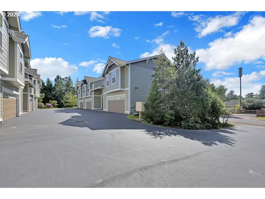 935 Hemlock St, Florence, OR 97439 - #2