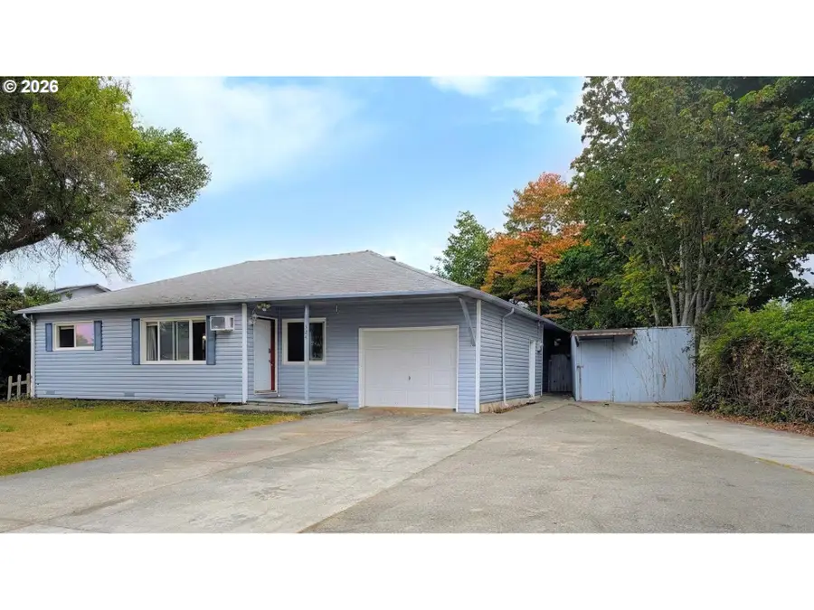 324 Spruce Dr, Brookings, OR 97415 - #3