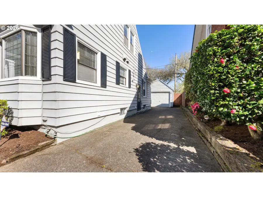 7256 N Chautauqua Blvd, Portland, OR 97217 - #3