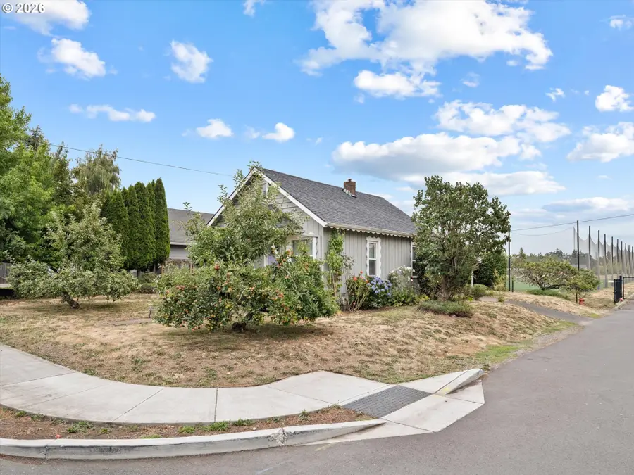 1131 Leonard St, Oregon City, OR 97045 - #2