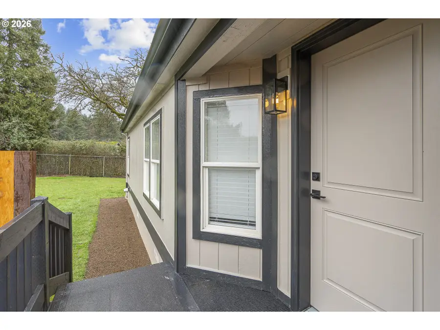 1282 E 3rd St, Lafayette, OR 97127 - #3