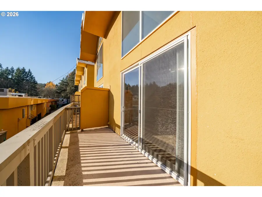 847 SW Broadway Dr #32, Portland, OR 97201 - #3