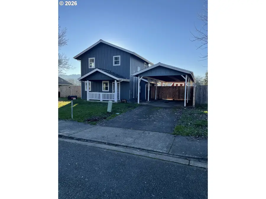 303 Taylor St, Sutherlin, OR 97479 - Image #2