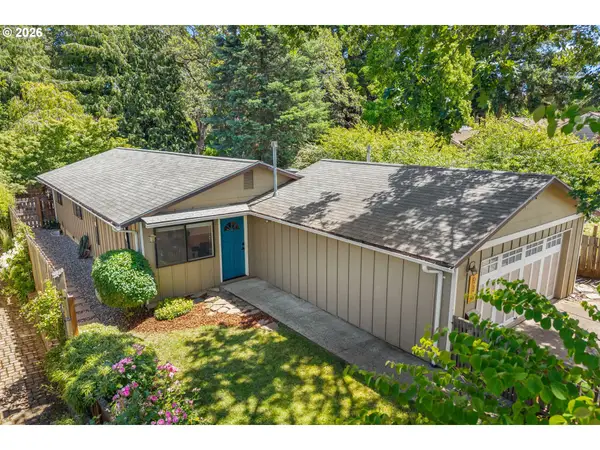 915 7th St, HoodRiver, OR 97031