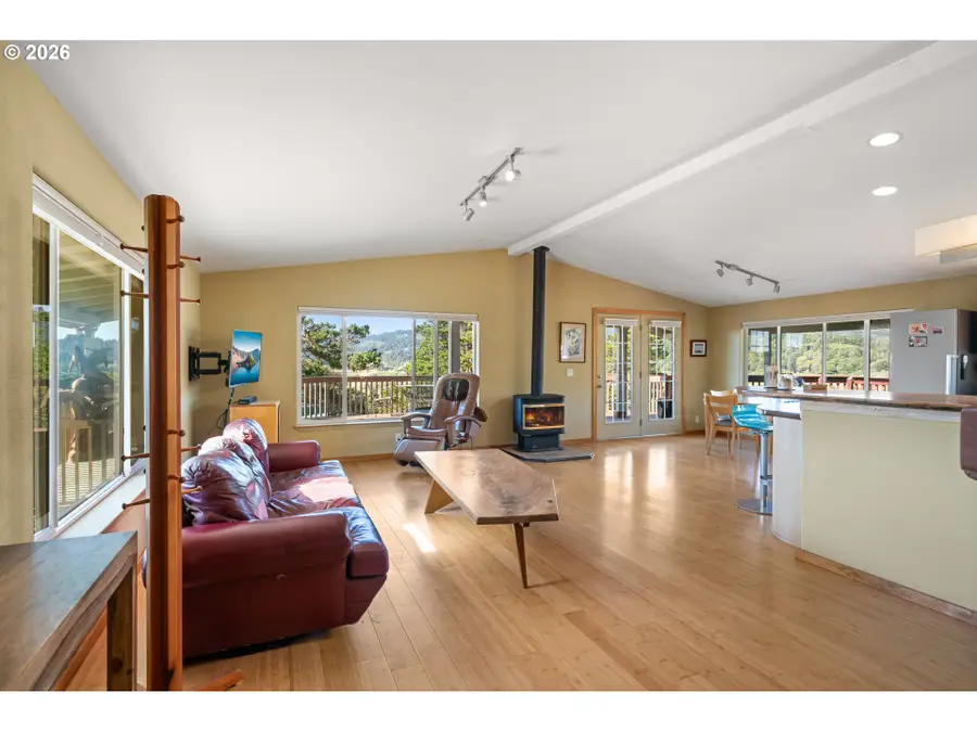 24195 Carpenterville Rd, Gold Beach, OR 97444 - #2