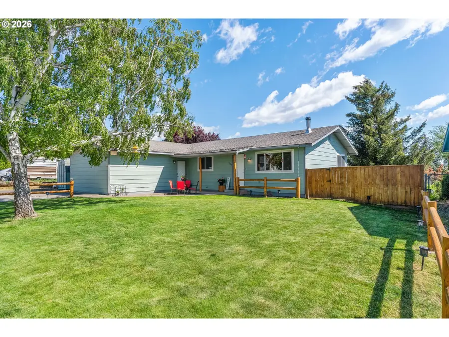 130 E 21st St, Goldendale, WA 98620 - #2