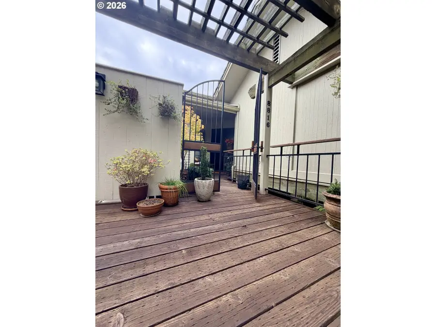 8816 NW Lakeshore Ave, Vancouver, WA 98665 - #2