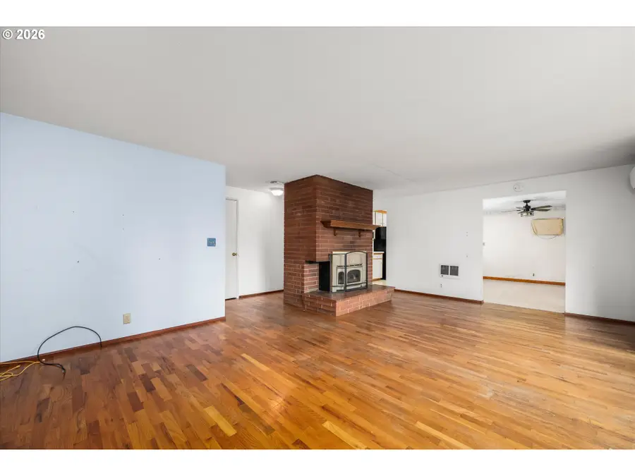 1755 Brentwood Ave, Eugene, OR 97401 - #3