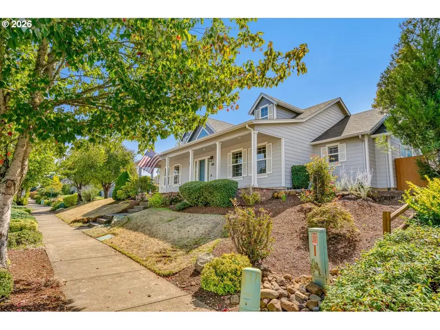 1412 Crestview Dr, Silverton, OR 97381 - #2