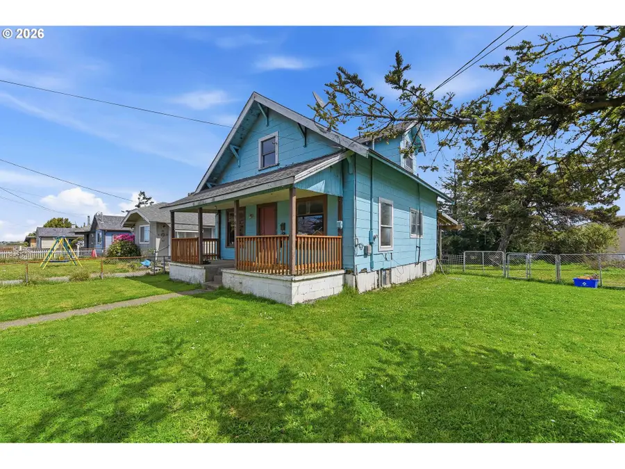 1963 Broadway Ave, North Bend, OR 97459 - #3