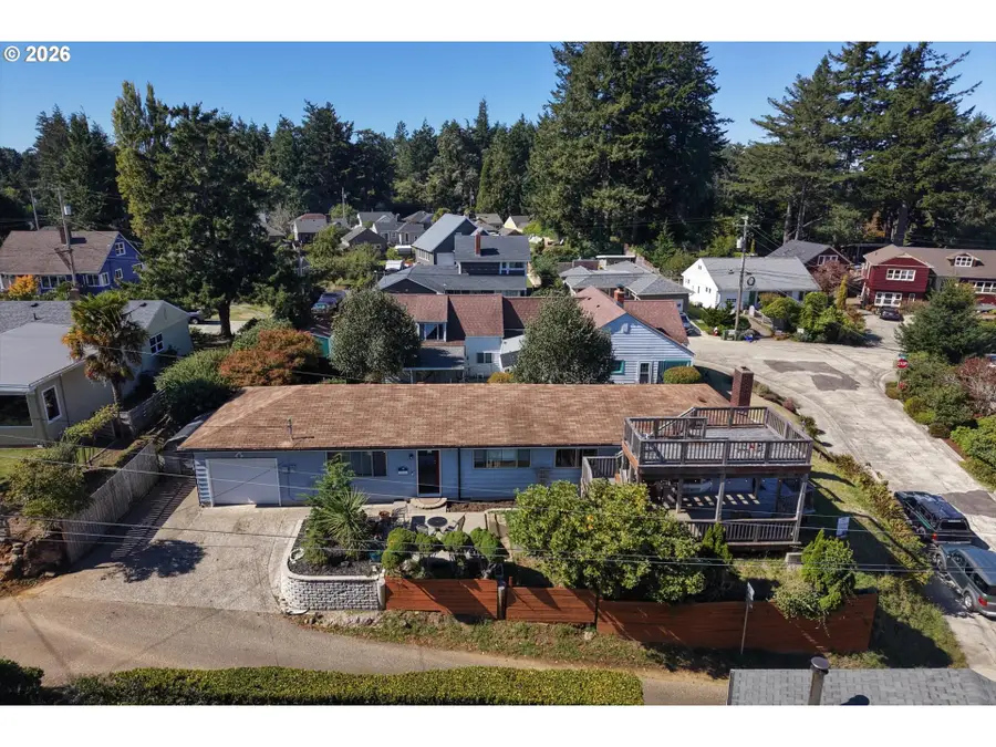 1391 Bayview St, North Bend, OR 97459 - #2
