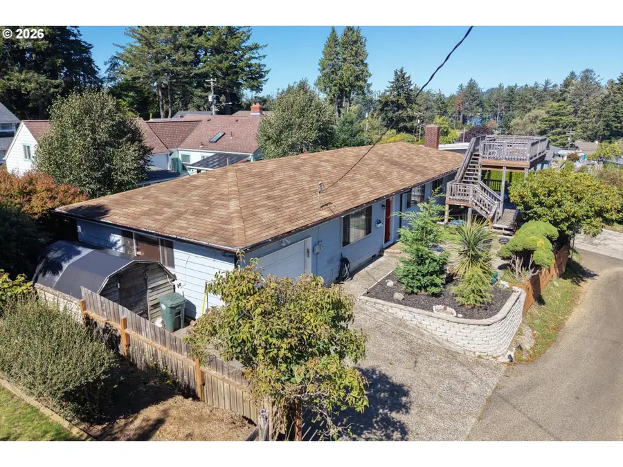 1391 Bayview St, North Bend, OR 97459 - #3