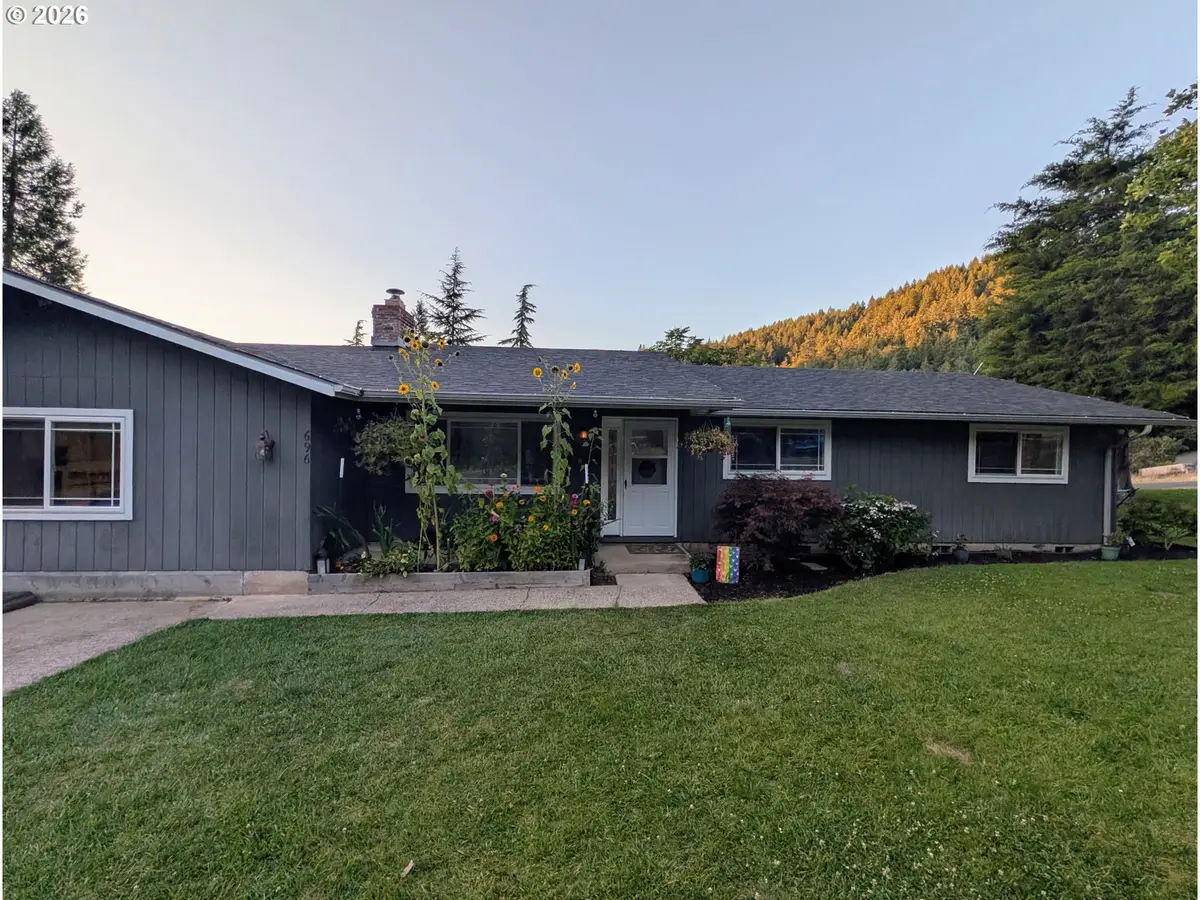 696 Crowe Ave, Drain, OR 97435 - #1