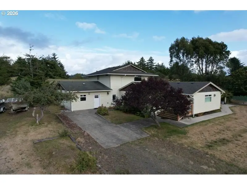 90513 East Rd, Warrenton, OR 97146 - #1