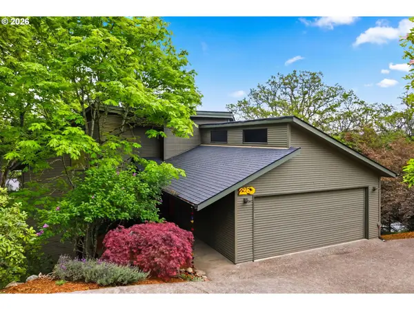 2063 Stonecrest Dr, Eugene, OR 97401