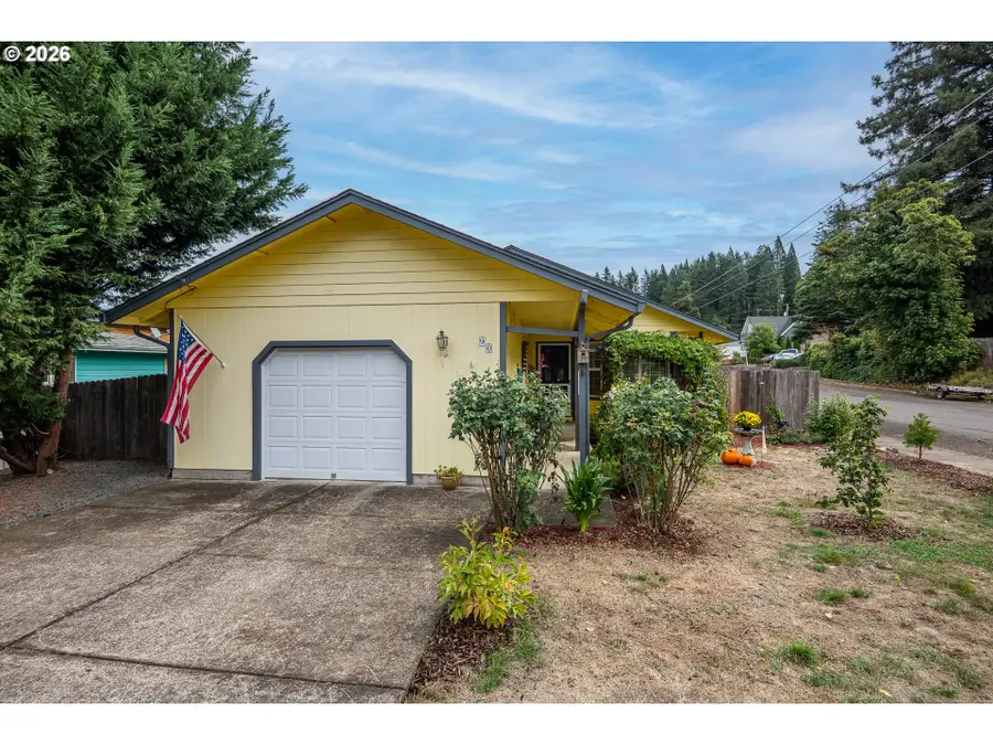 90 S 17th St, Cottage Grove, OR 97424 - #2