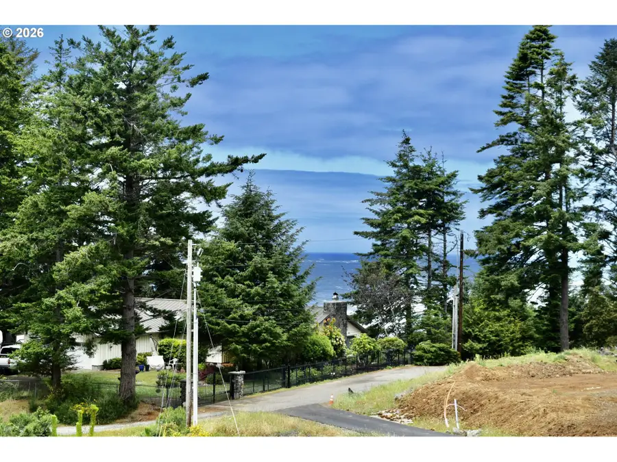 29204 Wallace St #B, Gold Beach, OR 97444 - #2