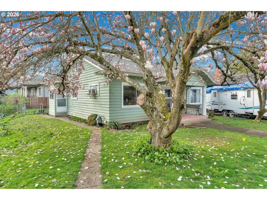 8906 N Willamette Blvd, Portland, OR 97203 - #2