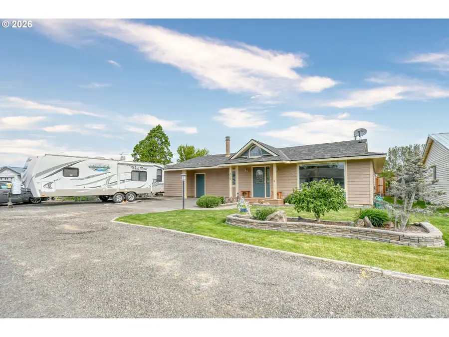 329 W Garfield St, Athena, OR 97813 - #3